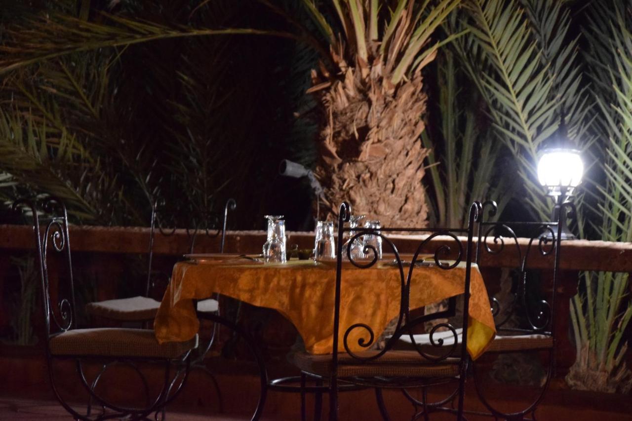 Hotel Carrefour Des Nomades M'Hamid Exteriör bild